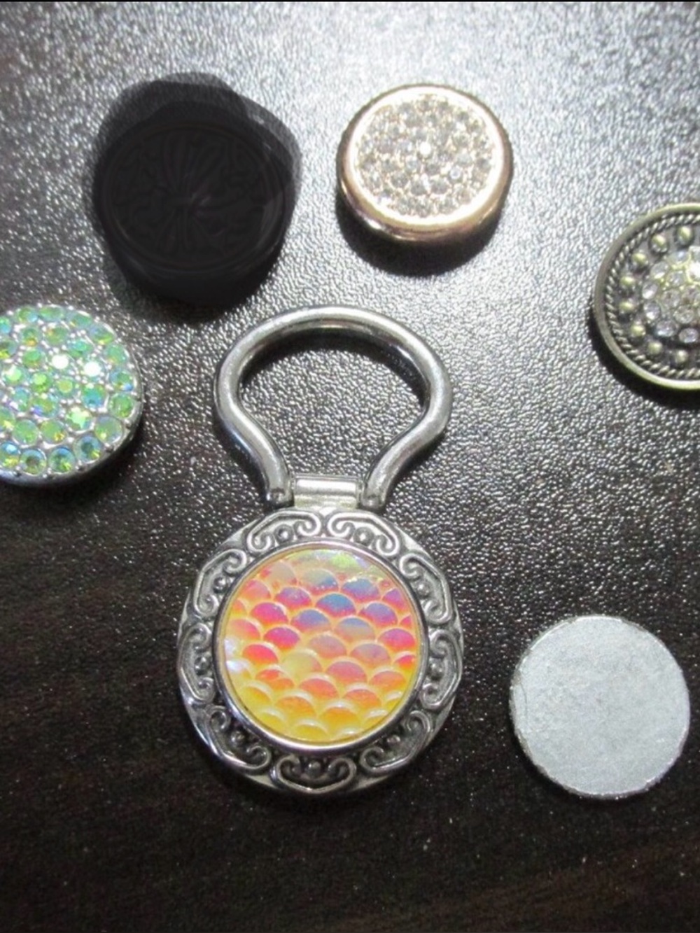 Lot of 4 Ginger Snaps Buttons + Badge or Glasses holder